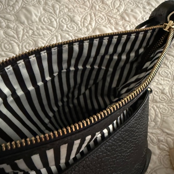 Kate Spade Cobble Hill Little Minka Pebbled Leather Crossbody Black - Picture 3 of 11